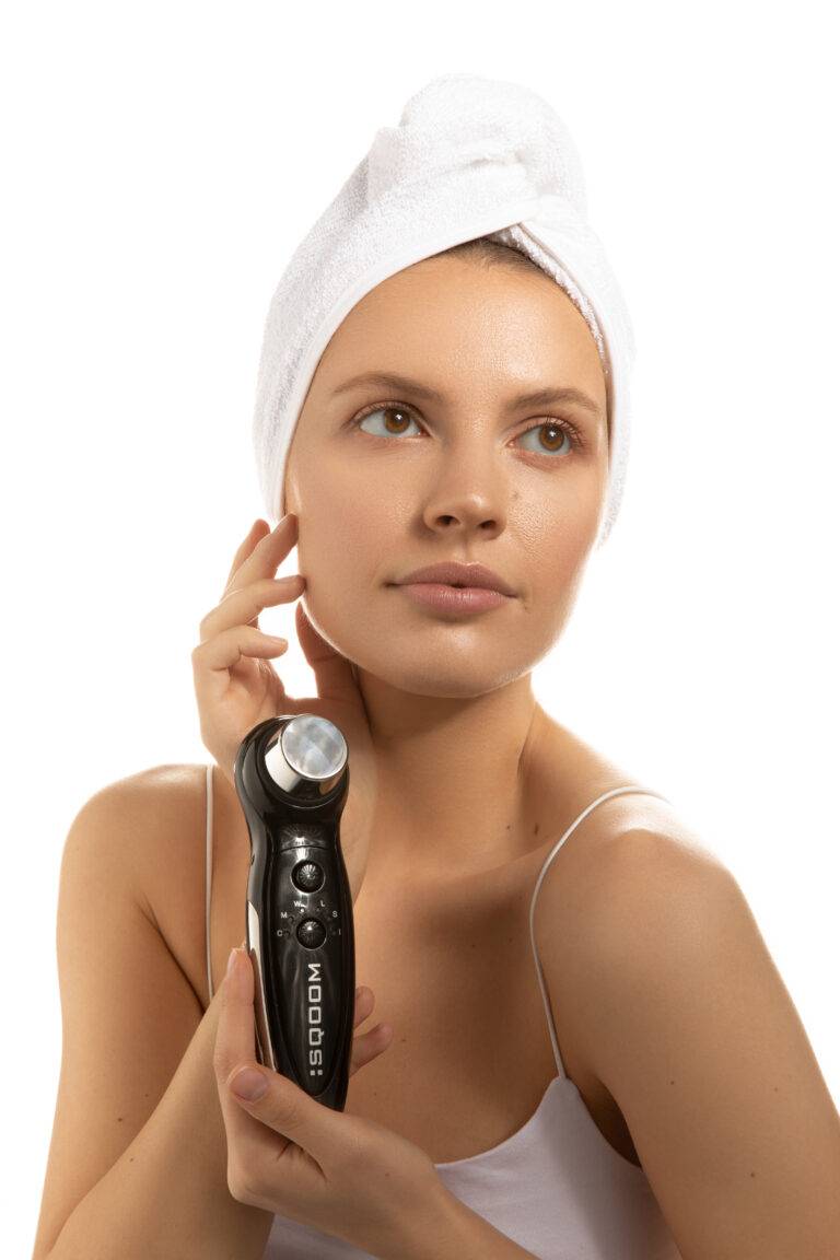 SQOOM M2 Galvanic Facial Device - Black - Image 2